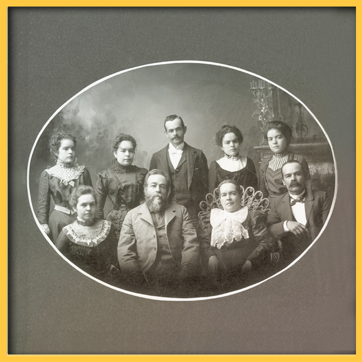 Martin and Refugio Amador surrounded by their seven children in a family portrait taken in Las Cruces around 1900 Credit: Photo Courtesy of Amador Family Papers. Ms 0004. New Mexico State University Library, Archives and Special Collections Department.