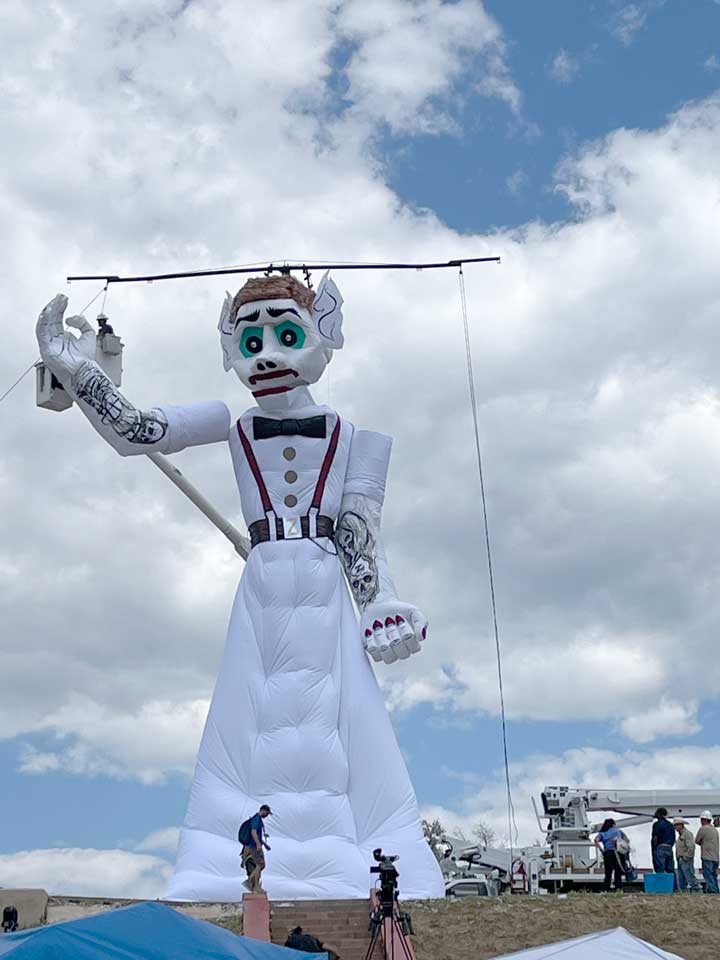 Crews setting up Zozobra, a 50 foot effigy of "old man gloom"